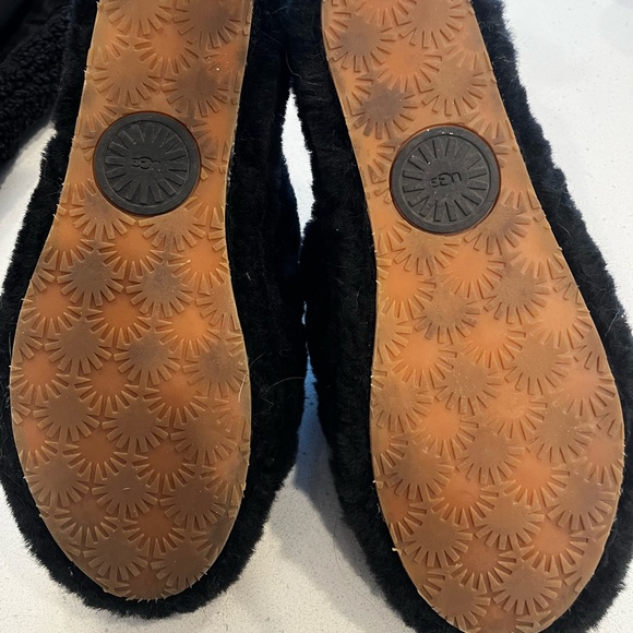 UGG fur fluff yeah sandals. Size 9! - Picture 6 of 9